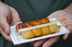 Lire la suite à propos de l’article Le Dango : le mochi en brochette