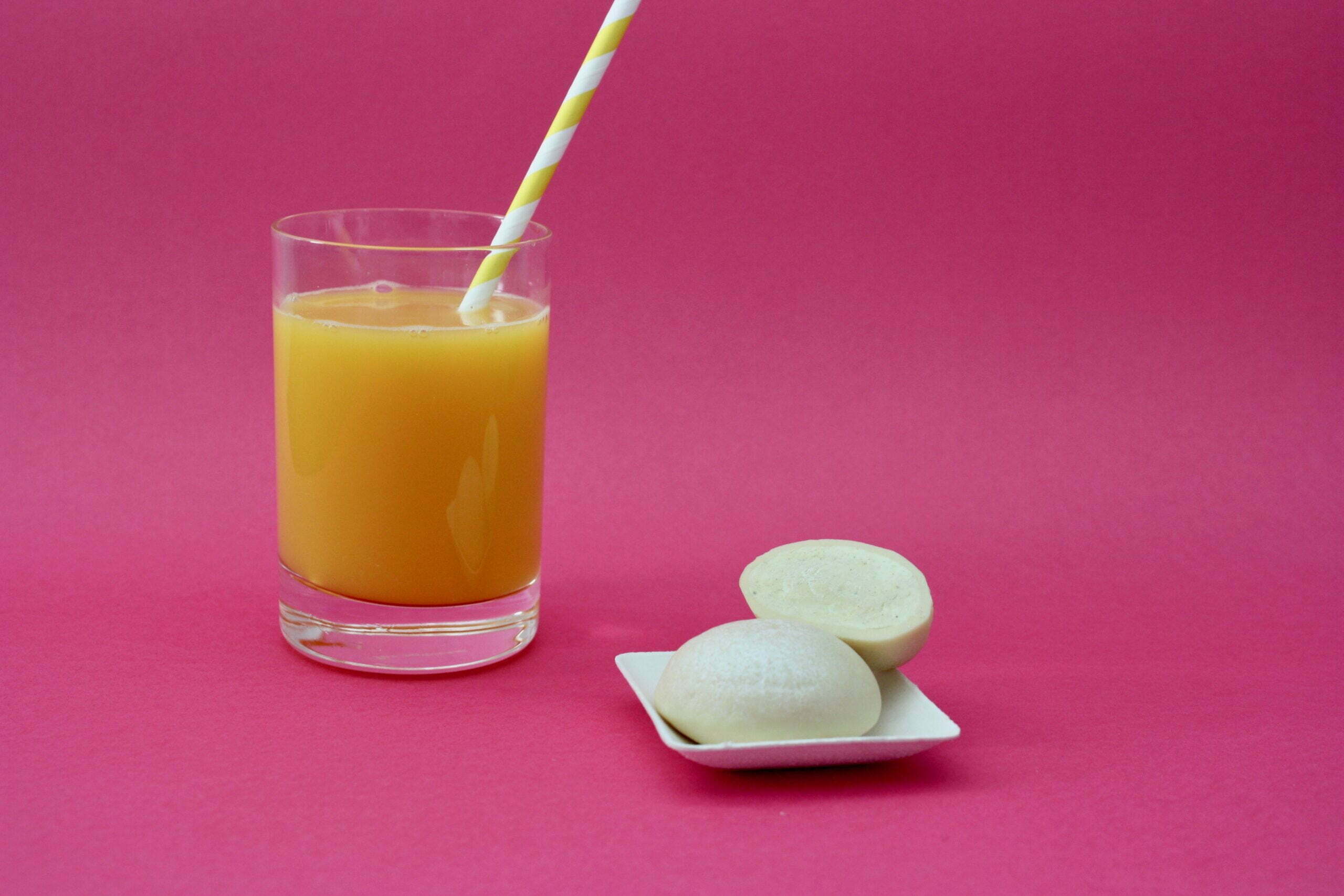 mochis glacés tiliz avec un jus d'orange